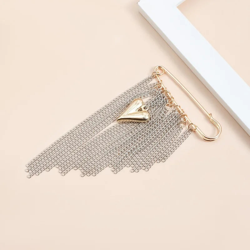 Black Crystal Tassel Brooch Metal Chain Pendant Tassel Brooch for Women Personality Charm Clothes Bag Pins Jewelry Accessories