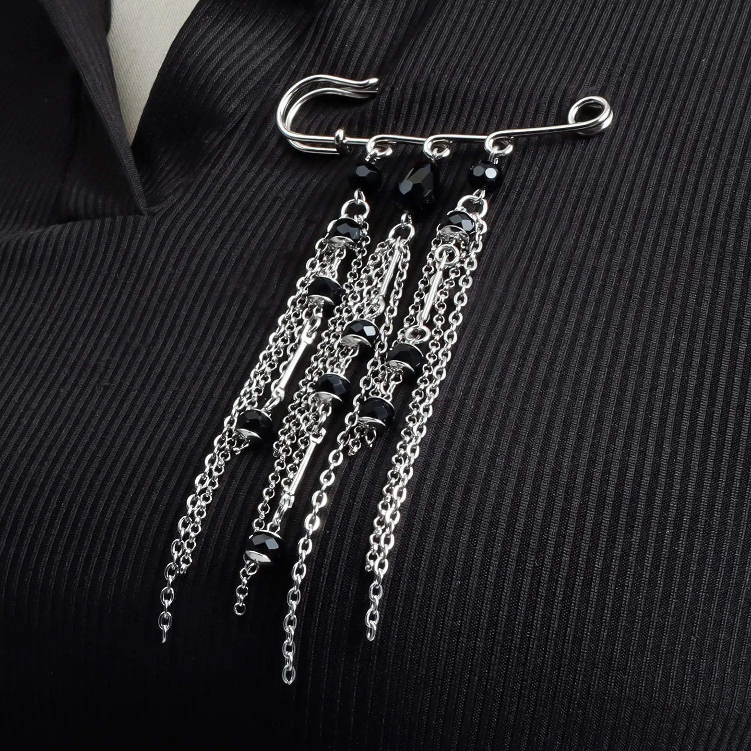Black Crystal Tassel Brooch Metal Chain Pendant Tassel Brooch for Women Personality Charm Clothes Bag Pins Jewelry Accessories