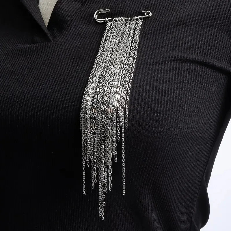 Black Crystal Tassel Brooch Metal Chain Pendant Tassel Brooch for Women Personality Charm Clothes Bag Pins Jewelry Accessories