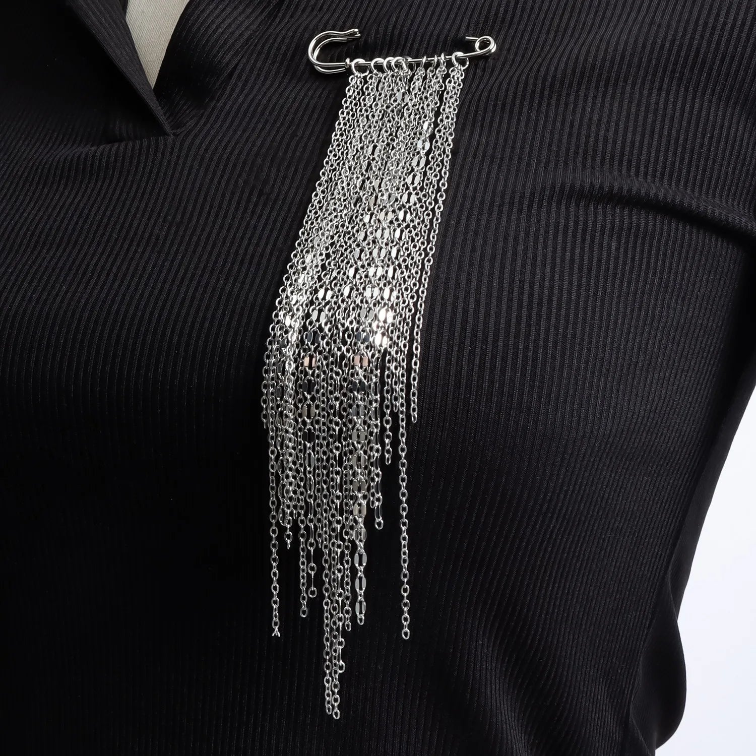 Black Crystal Tassel Brooch Metal Chain Pendant Tassel Brooch for Women Personality Charm Clothes Bag Pins Jewelry Accessories