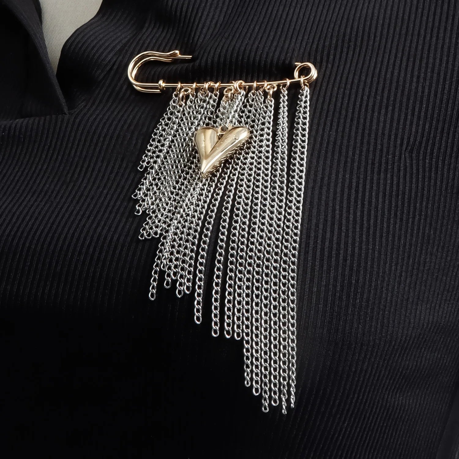 Black Crystal Tassel Brooch Metal Chain Pendant Tassel Brooch for Women Personality Charm Clothes Bag Pins Jewelry Accessories