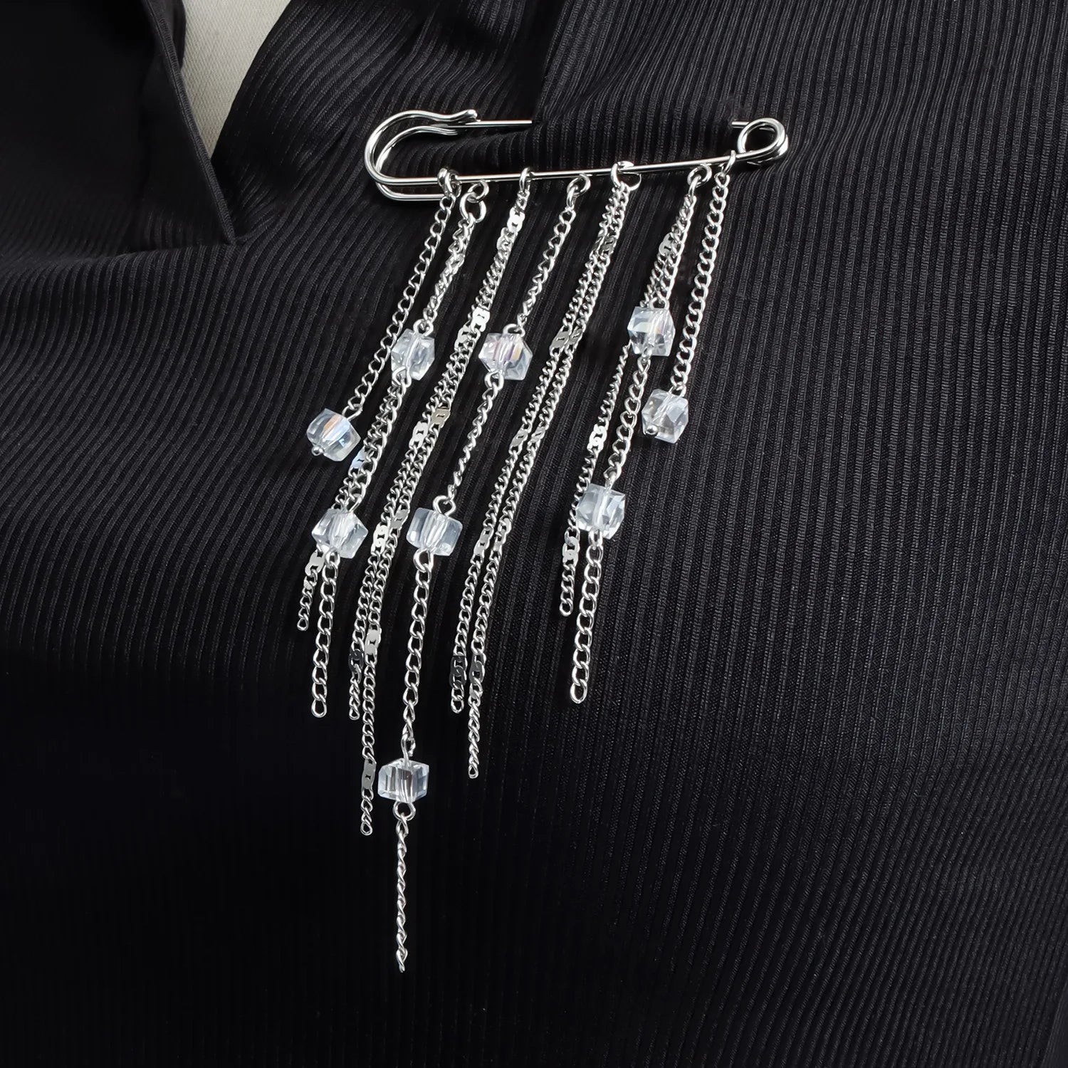Black Crystal Tassel Brooch Metal Chain Pendant Tassel Brooch for Women Personality Charm Clothes Bag Pins Jewelry Accessories