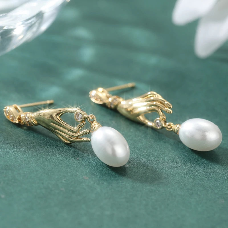 Creative Design Hand With Imitation Pearl Dangle Earrings For Women Trendy Personality Accessory Daily Party Temperament Jewelry