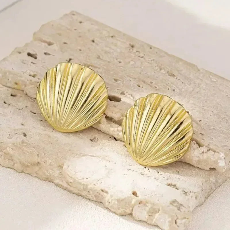 New Gothic Stereo Conch Personality Ancient Silver Stud Earrings for Men Women Hallowmas Punk Jewelry Vacation Accessory Gift