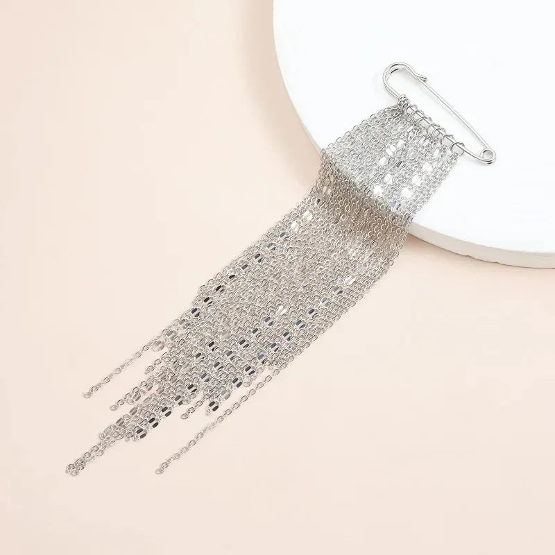Black Crystal Tassel Brooch Metal Chain Pendant Tassel Brooch for Women Personality Charm Clothes Bag Pins Jewelry Accessories