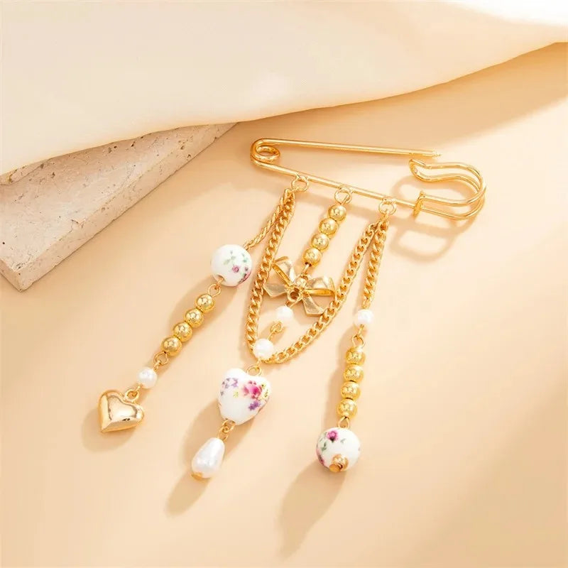 Black Crystal Tassel Brooch Metal Chain Pendant Tassel Brooch for Women Personality Charm Clothes Bag Pins Jewelry Accessories