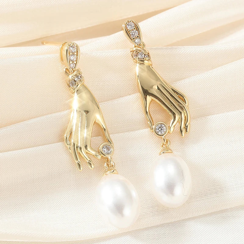 Creative Design Hand With Imitation Pearl Dangle Earrings For Women Trendy Personality Accessory Daily Party Temperament Jewelry