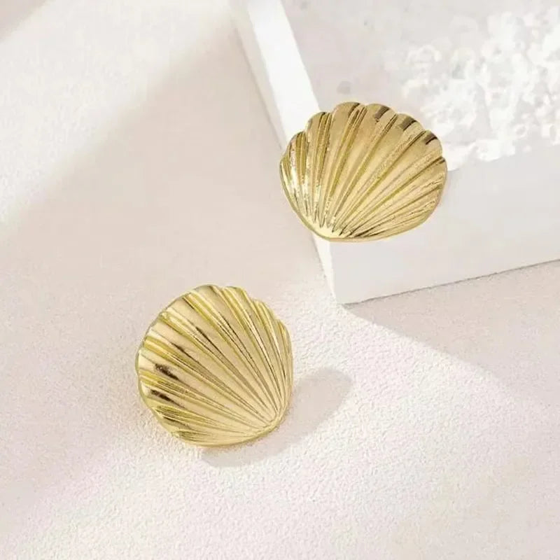 New Gothic Stereo Conch Personality Ancient Silver Stud Earrings for Men Women Hallowmas Punk Jewelry Vacation Accessory Gift