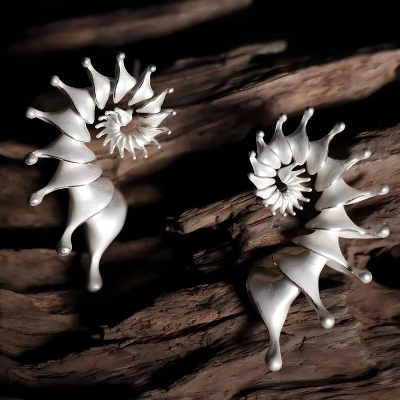 New Gothic Stereo Conch Personality Ancient Silver Stud Earrings for Men Women Hallowmas Punk Jewelry Vacation Accessory Gift