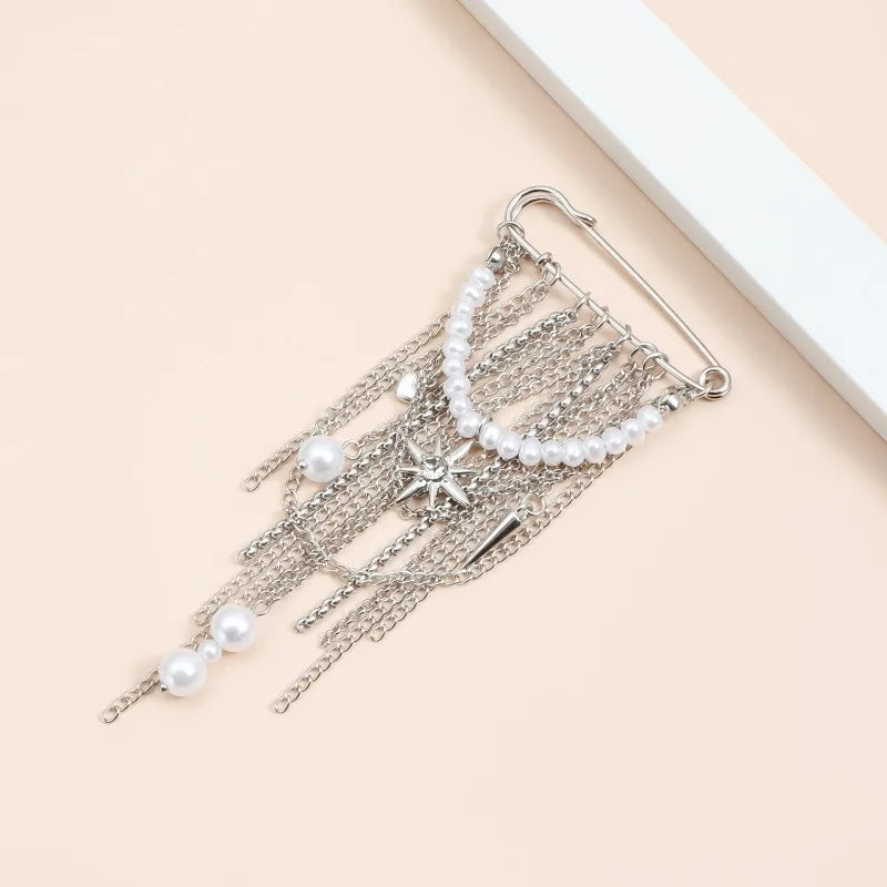 Black Crystal Tassel Brooch Metal Chain Pendant Tassel Brooch for Women Personality Charm Clothes Bag Pins Jewelry Accessories