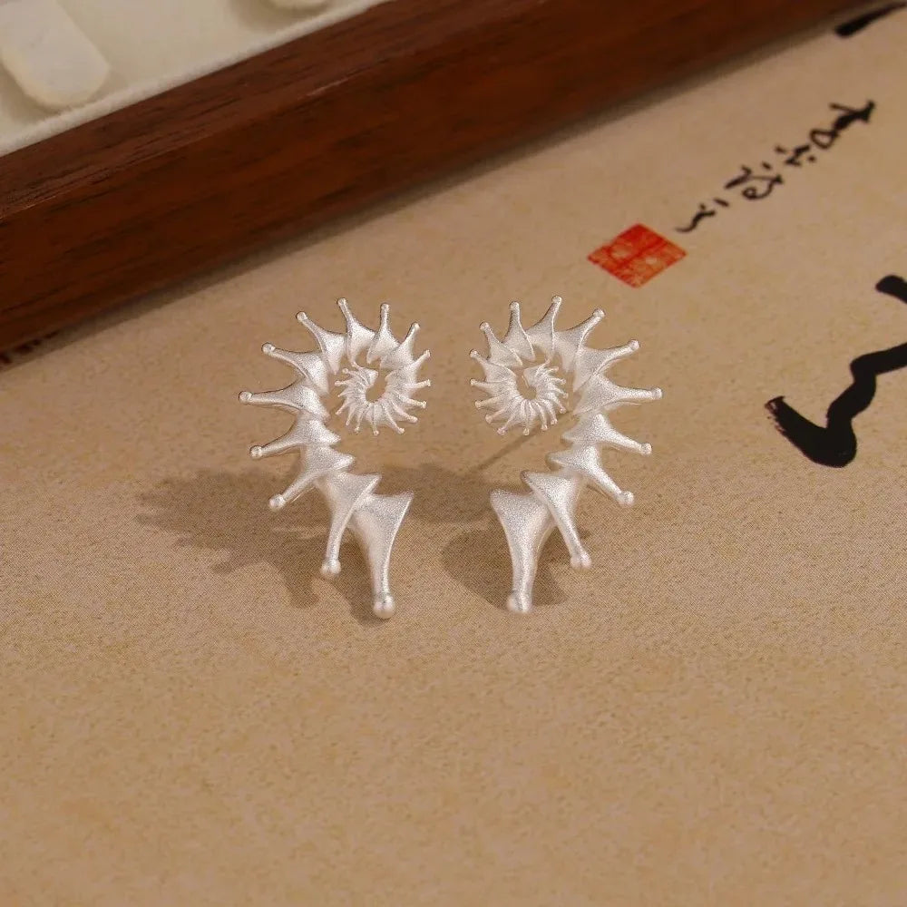 New Gothic Stereo Conch Personality Ancient Silver Stud Earrings for Men Women Hallowmas Punk Jewelry Vacation Accessory Gift